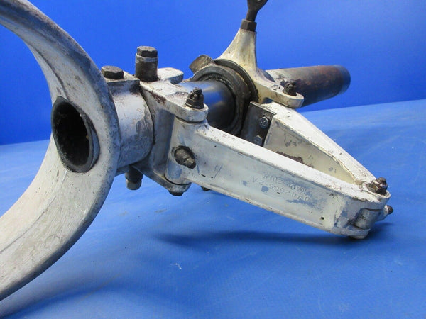 =Cessna 150 / 150L Nose Gear w/ Axle & Torque Links P/N 0442504-13 (1024-2171)