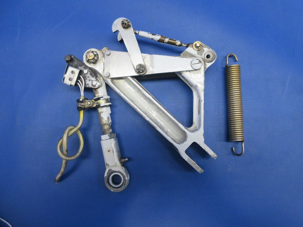 Piper PA-32RT-300T Lance II LH Main Gear Truss Assy P/N 67025-05 (0924-931)