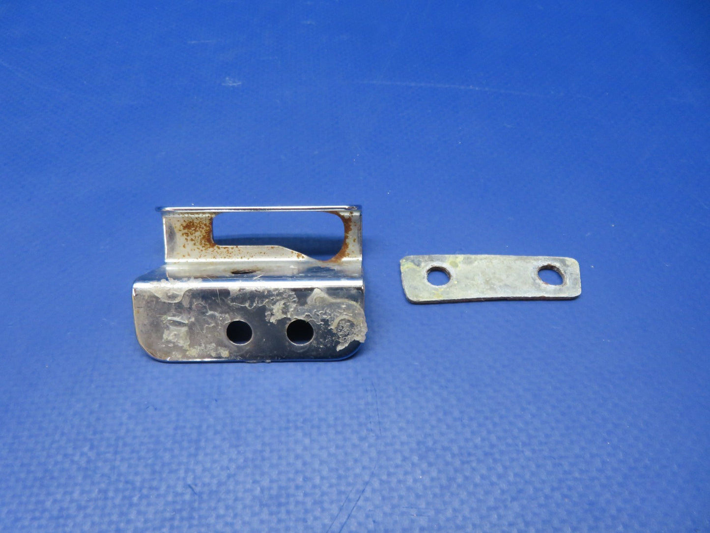 Cessna 337 / 337D Window Latch Bracket, Handle & Plate 1411202-201 (0326-138)11