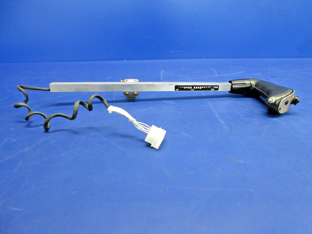 Cirrus SR22 Yoke Grip RH P/N 11995-004 (0926-830)10