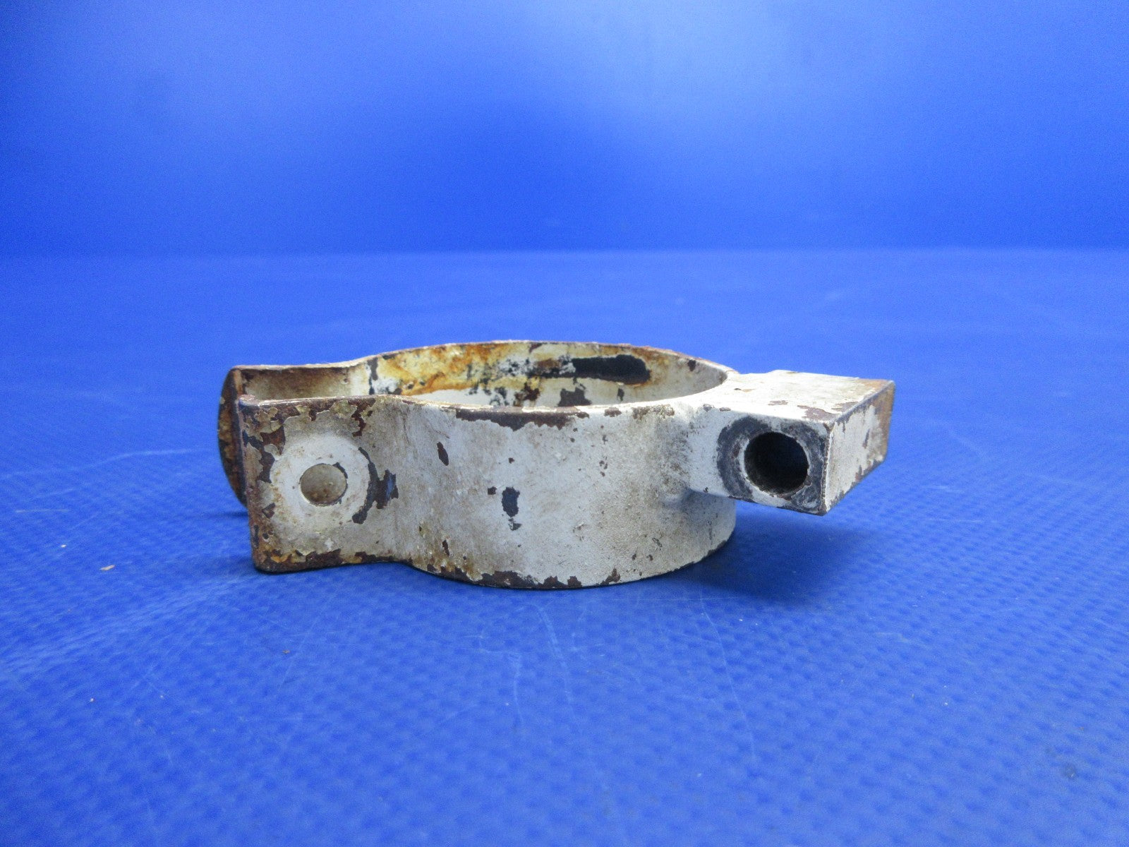 Piper PA-28R / PA-32RT Maeco Shimmy Dampener Clamp P/N 67244-00 (0626-894)5