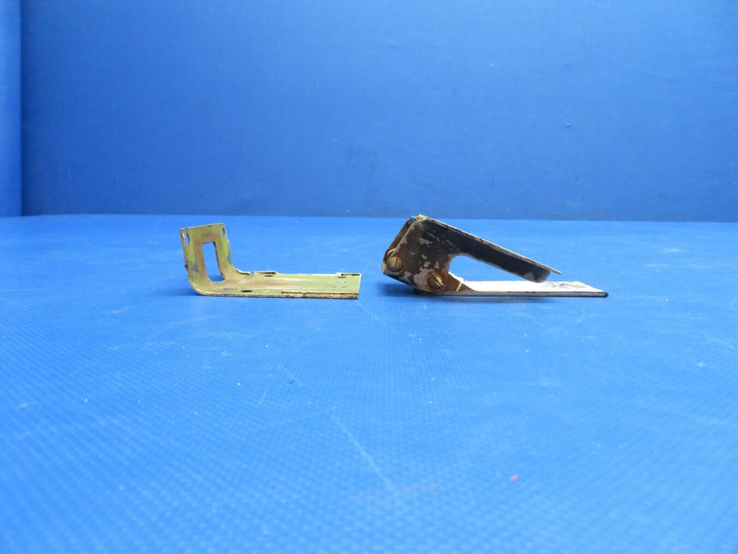 Piper PA-28-181 Archer Cabin Door Latch Assy P/N 79532-02 (0824-1724)
