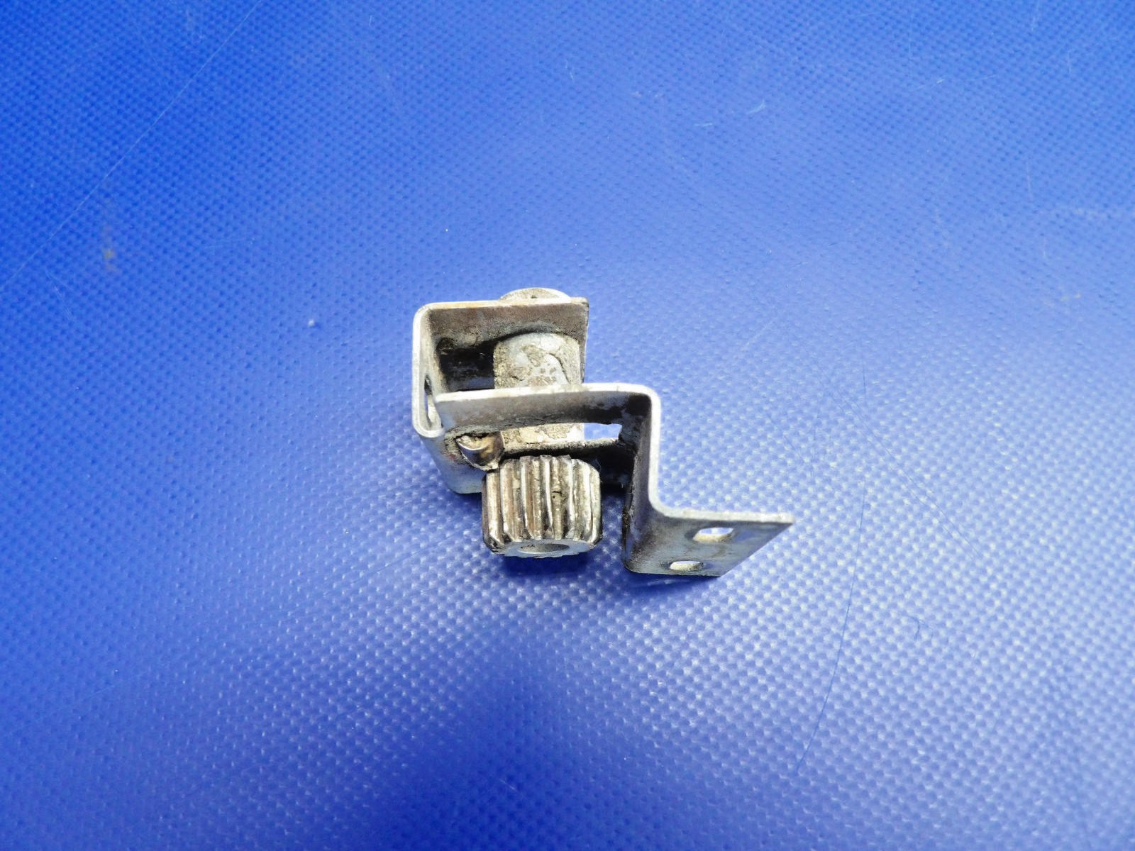 Cessna 172 / 172G RH Door Latch Rotary Clutch P/N 0511262-2 (0326-1201)1