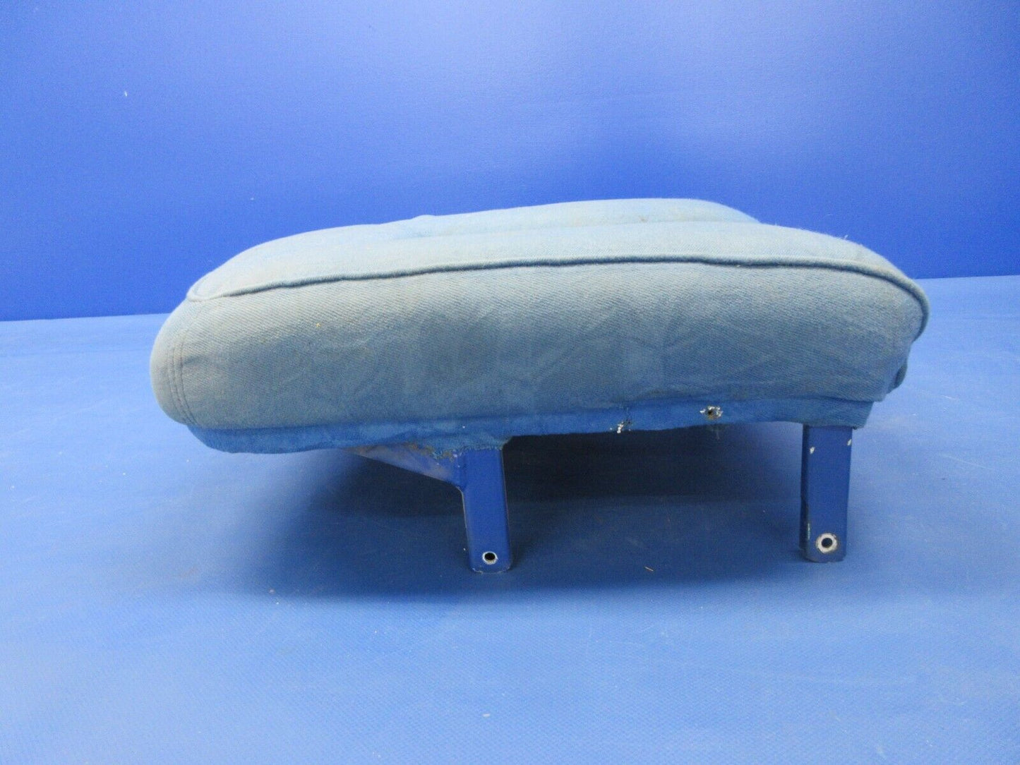Cessna 210 Upholstered Seat Bottom Assy RH P/N 1214037-202 PARTS (0624-1443)