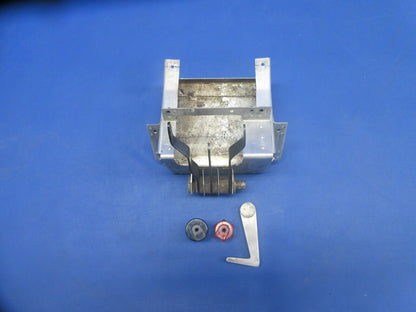Beech C23 Sundowner Engine Quadrant Controls P/N 169-940017-5 (0724-938)