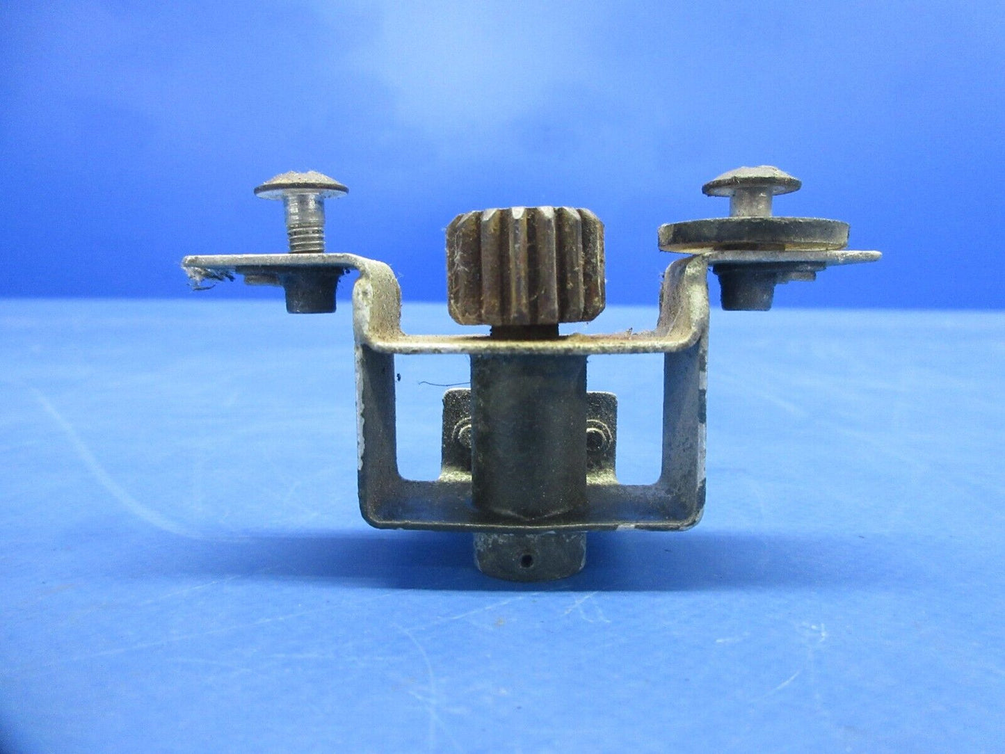 Cessna 150 / 150L Rotary Door Latch Clutch RH P/N 0412066-2 (1024-922)