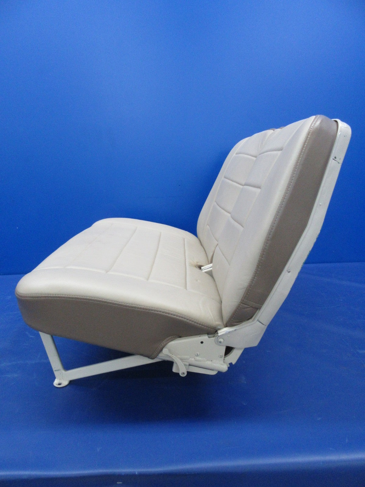 =Cessna 172 / 172G Reclining Rear Seat P/N 0500210-28 (0326-18)1