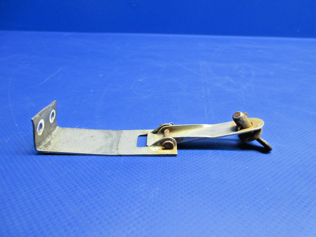 Piper PA-28 Engine Cowl Latch & Fastener P/N 66547-00 (0826-895)8