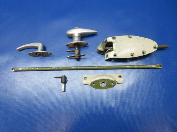 Bell 47J-2 Helicopter Cabin Door Latch RH P/N 47-385-169-20 (1224-1213)