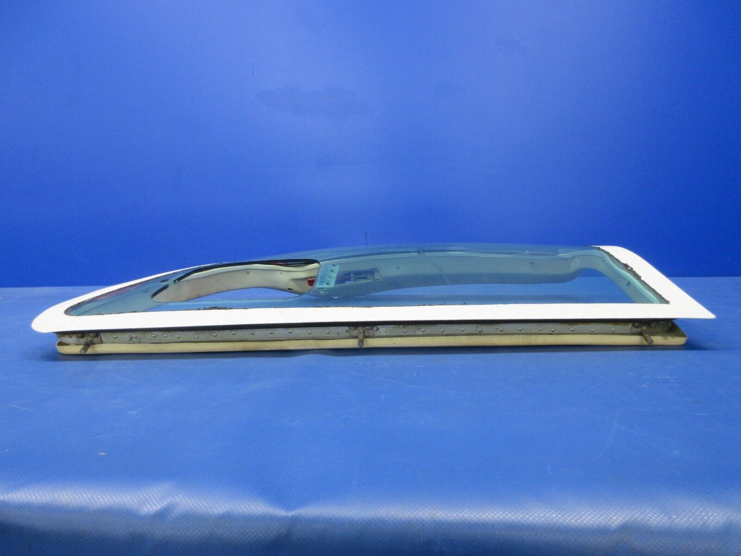 Cessna 310 / 310R Emergency Pilot Window P/N 0891107-8 (1024-2122)