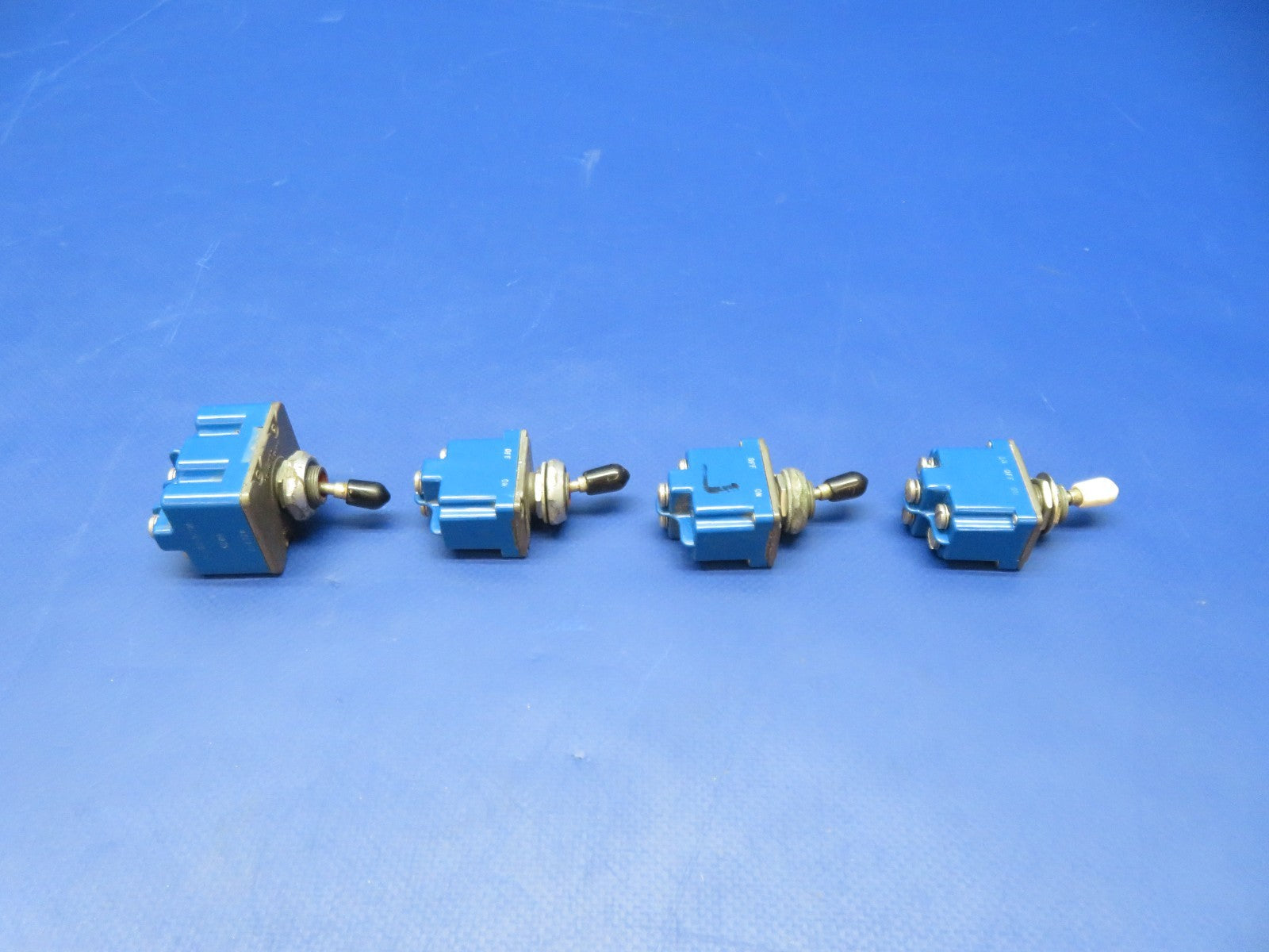 Cessna 421 Honeywell Toggle Switches P/N 2TL1-2, 4TL1-2 LOT OF 4 (0326-234)12