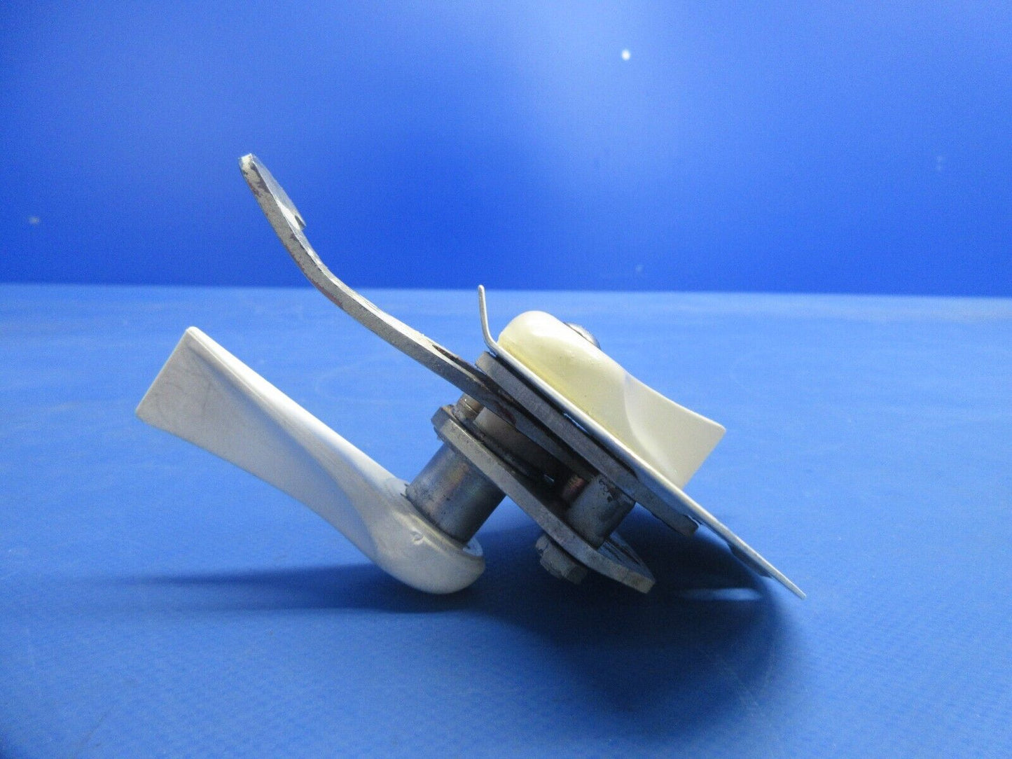 Piper PA-32RT-300T Lance II AFT Cabin Door Auxiliary Latch 96993-02 (0924-902)