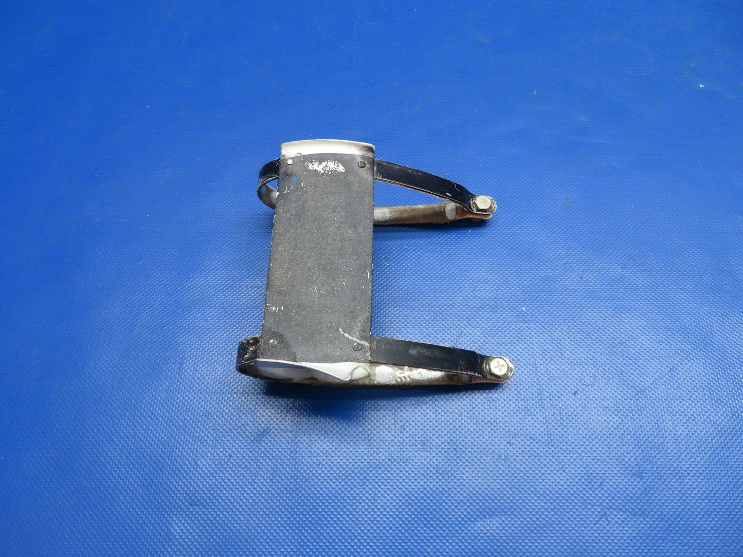 Cessna 172 / 172P RH Strut Step Assy P/N 0500276-2 (0724-1868)
