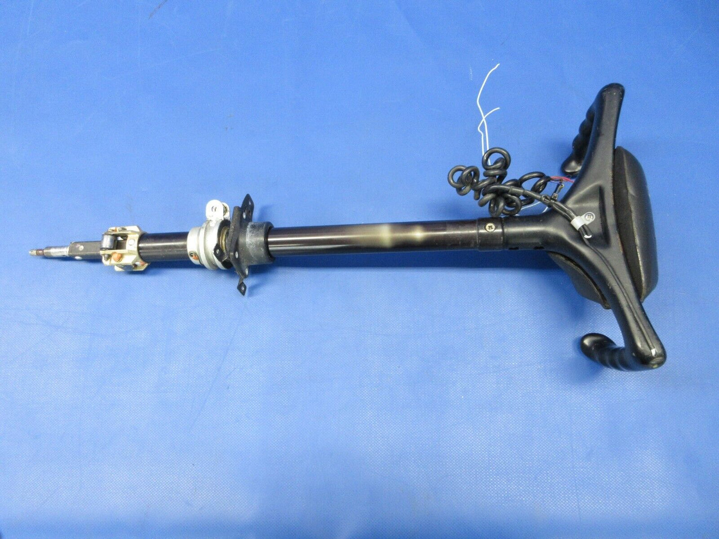 Cessna 177 / 177B Cardinal Control Wheel Assy RH P/N 1767078-2 (0824-2160)