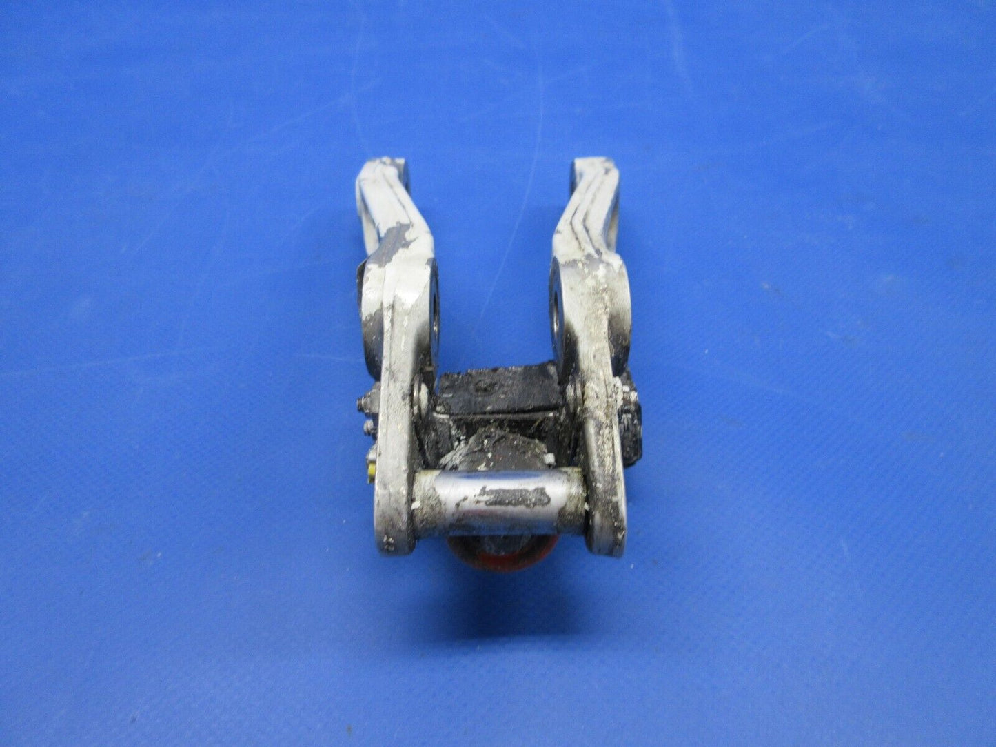 Piper PA-23-250 Aztec Main Gear Lower Drag Link Assy P/N 16240-05 (0624-890)