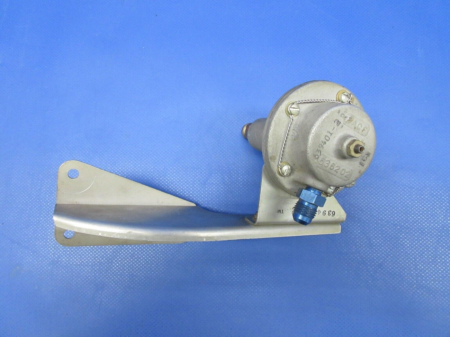 Cessna Fuel Regulator With Bracket P/N 639401-2 CORE (0424-1158)