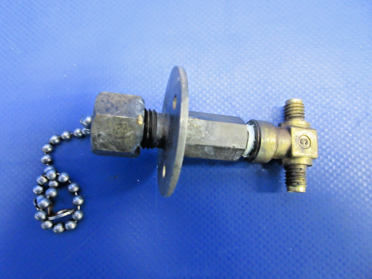 Piper PA-31T1 Cheyenne Scott Oxygen Charging Valve P/N 26875-22 (0626-817)1