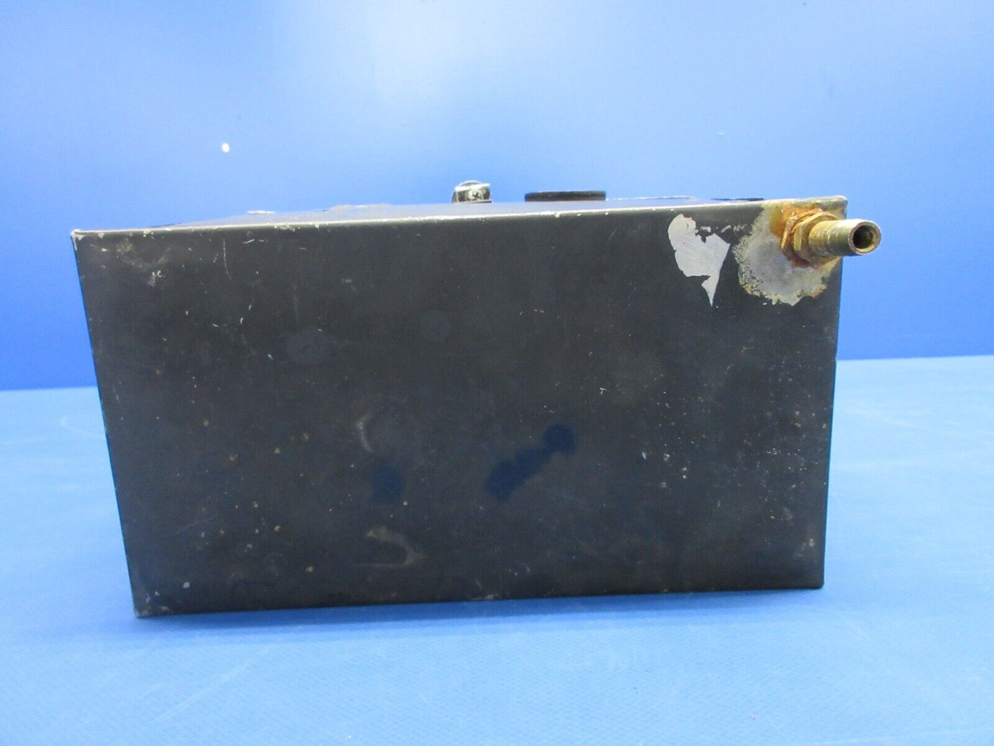 Piper PA-23-250 Aztec Battery Box Assy P/N 17564-00 (0624-2031)