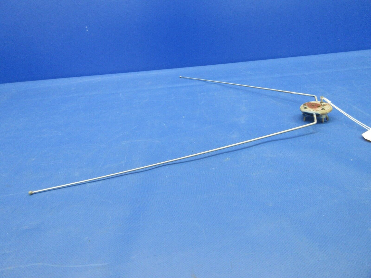 Beech 19A Musketeer Omni Navigational Antenna 451-273 (0424-1382)