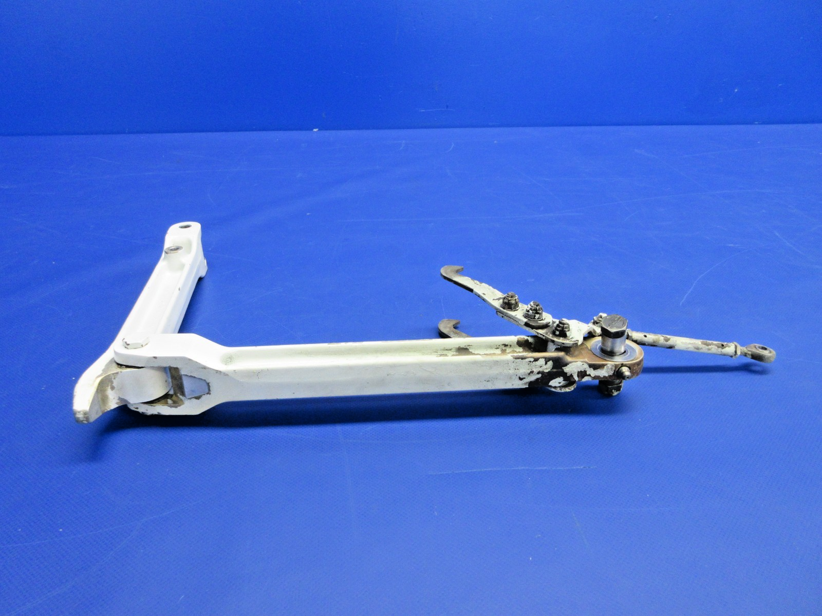 Cessna 310 / 310I Main Gear Links & Uplock Hook LH P/N 0841103-7 (0326-937)6