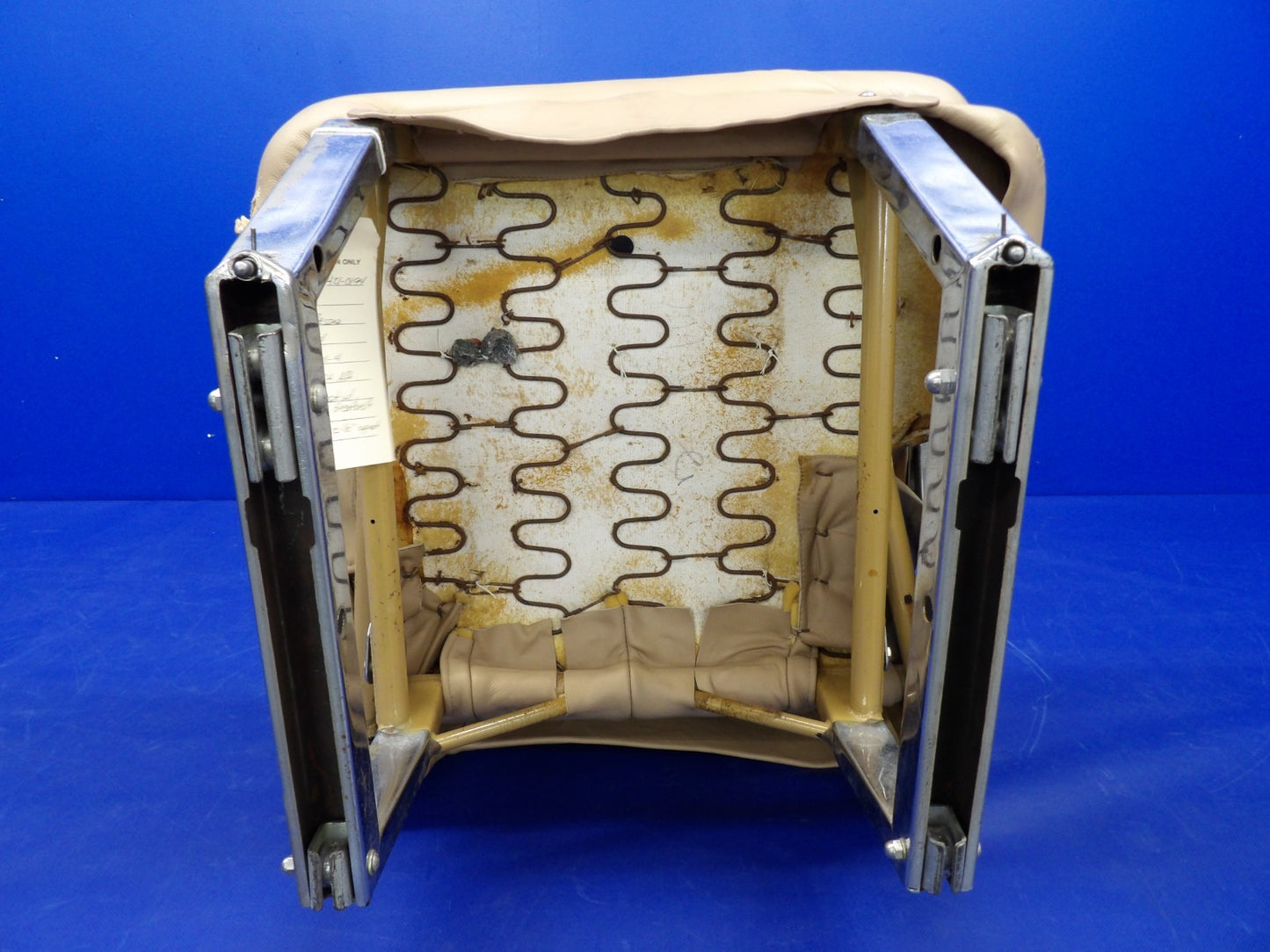 Cessna 421 Right Hand Aft Facing Seat with Seatbelt P/N 5119201-4 (0726-1238)2