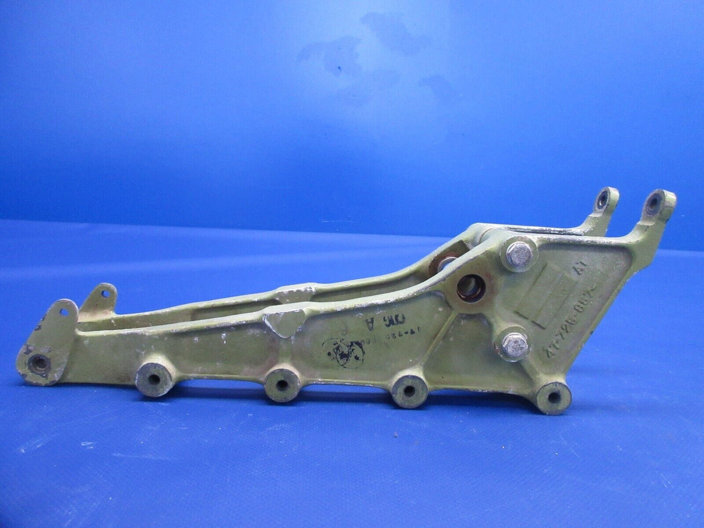 Bell 47J-2 Helicopter Power Cylinder Support P/N 47-725-857-10 (1124-948)