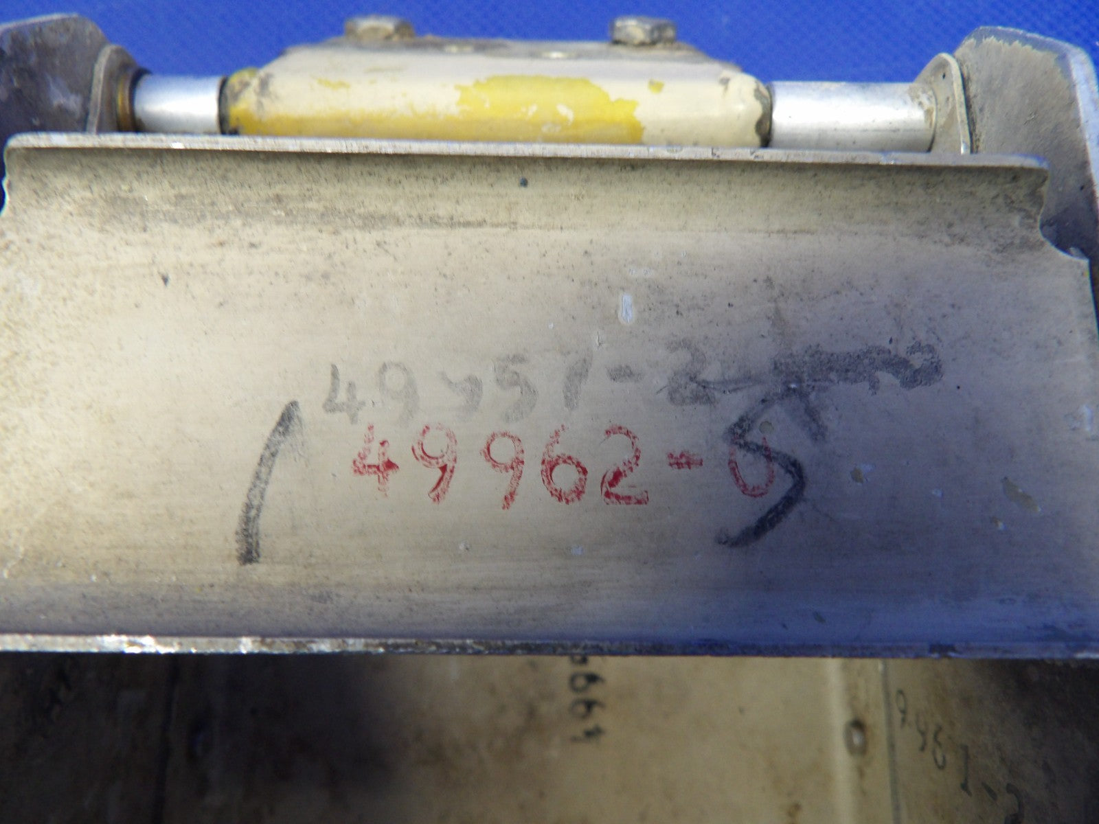 Piper PA-31T1 Cheyenne Elevator Trim Bracket P/N 49962-02 (0626-1308)1