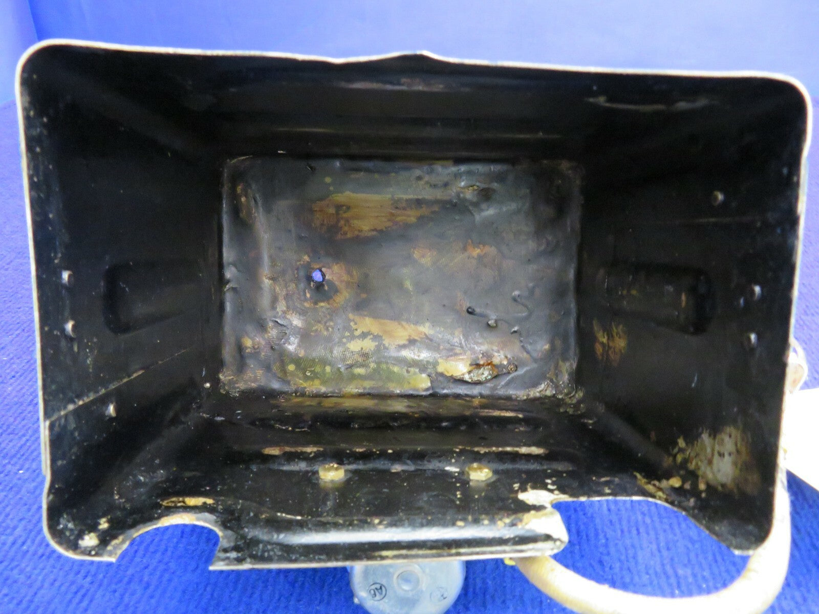 Cessna 150 Battery Box (0322-492)8