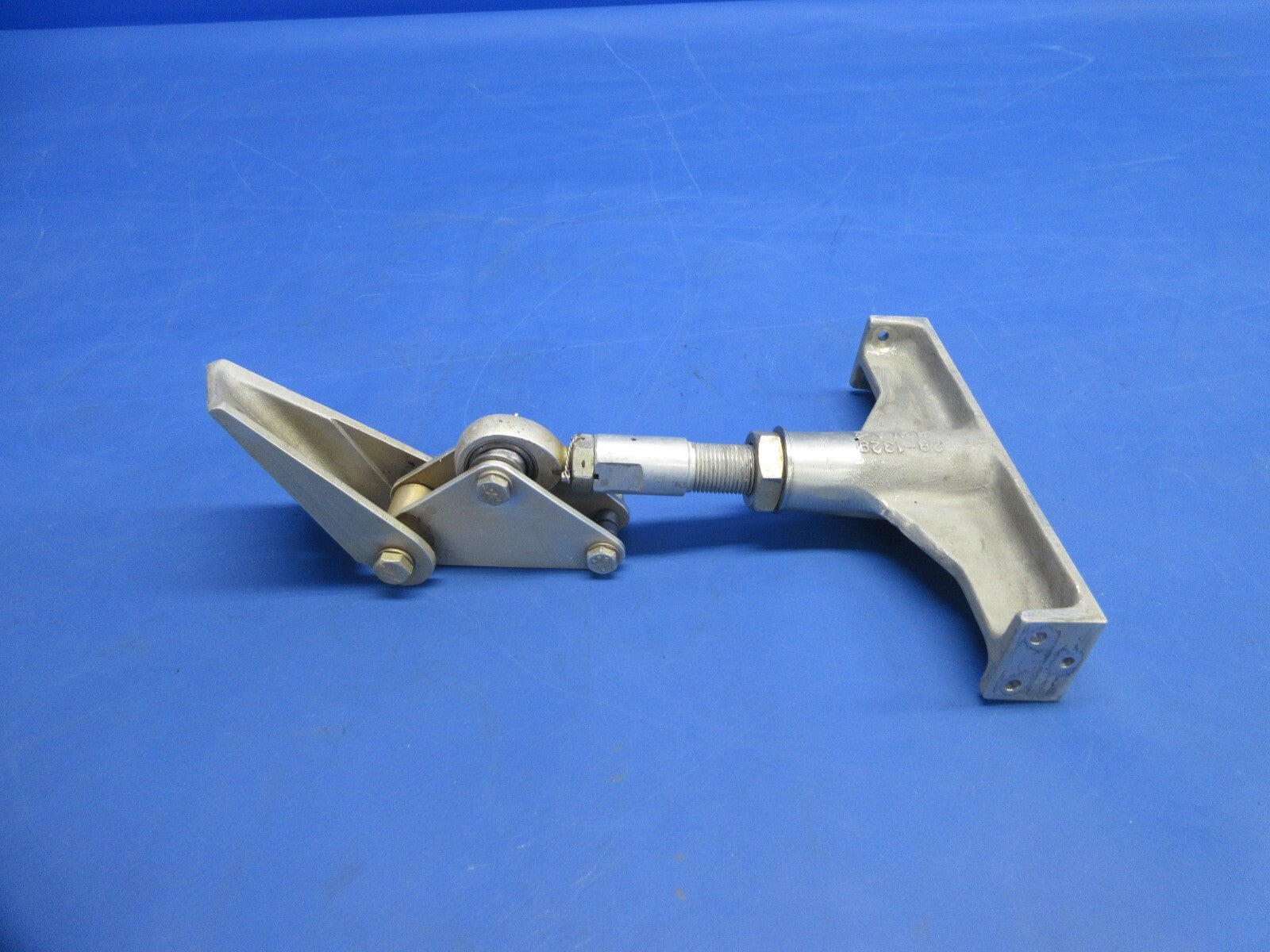 Enstrom 280FX Belt Tension Idler Actuator Yoke End P/N 28-13299-1 (1124-804)2