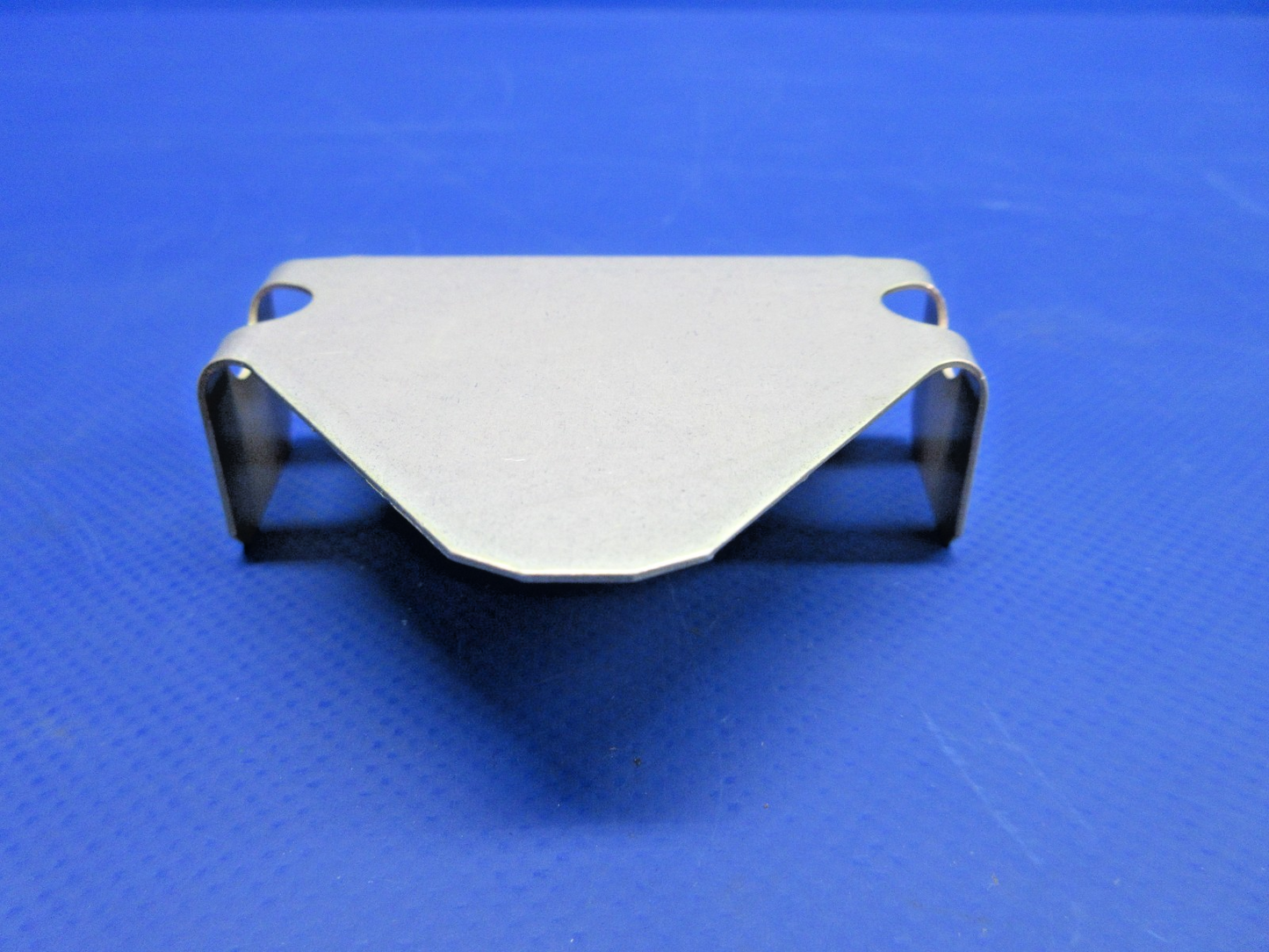 Cirrus SR20 / SR22 Vertical Spar Top Hinge P/N 20102-004 NOS (0326-991)9