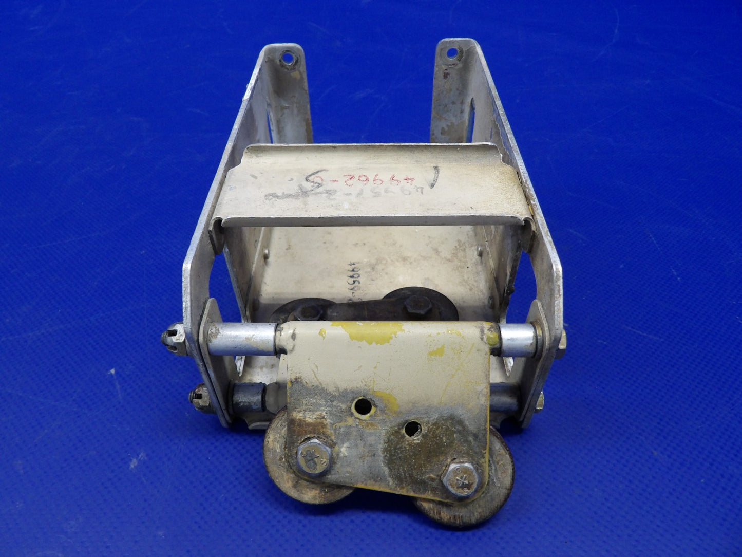 Piper PA-31T1 Cheyenne Elevator Trim Bracket P/N 49962-02 (0626-1308)5
