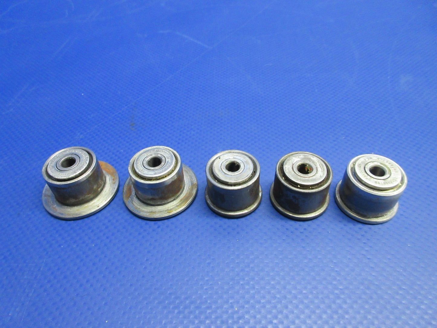 Beech D95A Travel Air Flap Rollers FWD & AFT P/N 35-165004 LOT OF 5 (0326-810)0