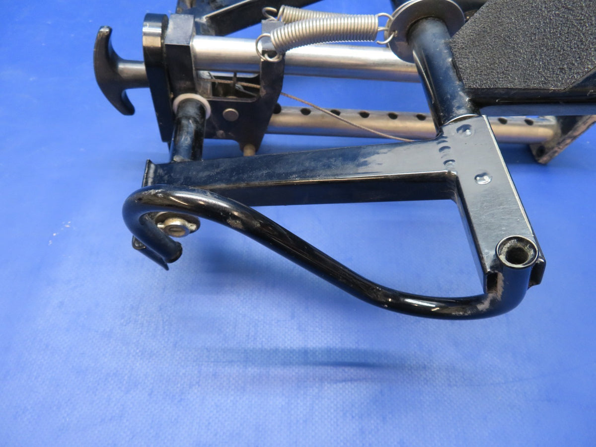 Diamond DA-40 RH Rudder Pedals P/N 22-2724-00-00 (0826-1224A)11