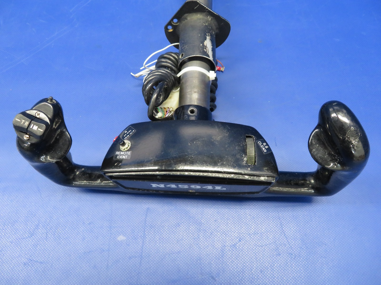 Cessna 421 LH Control Wheel P/N 0861326-24 w/ Cygnet Trim Switch (0726-437)11