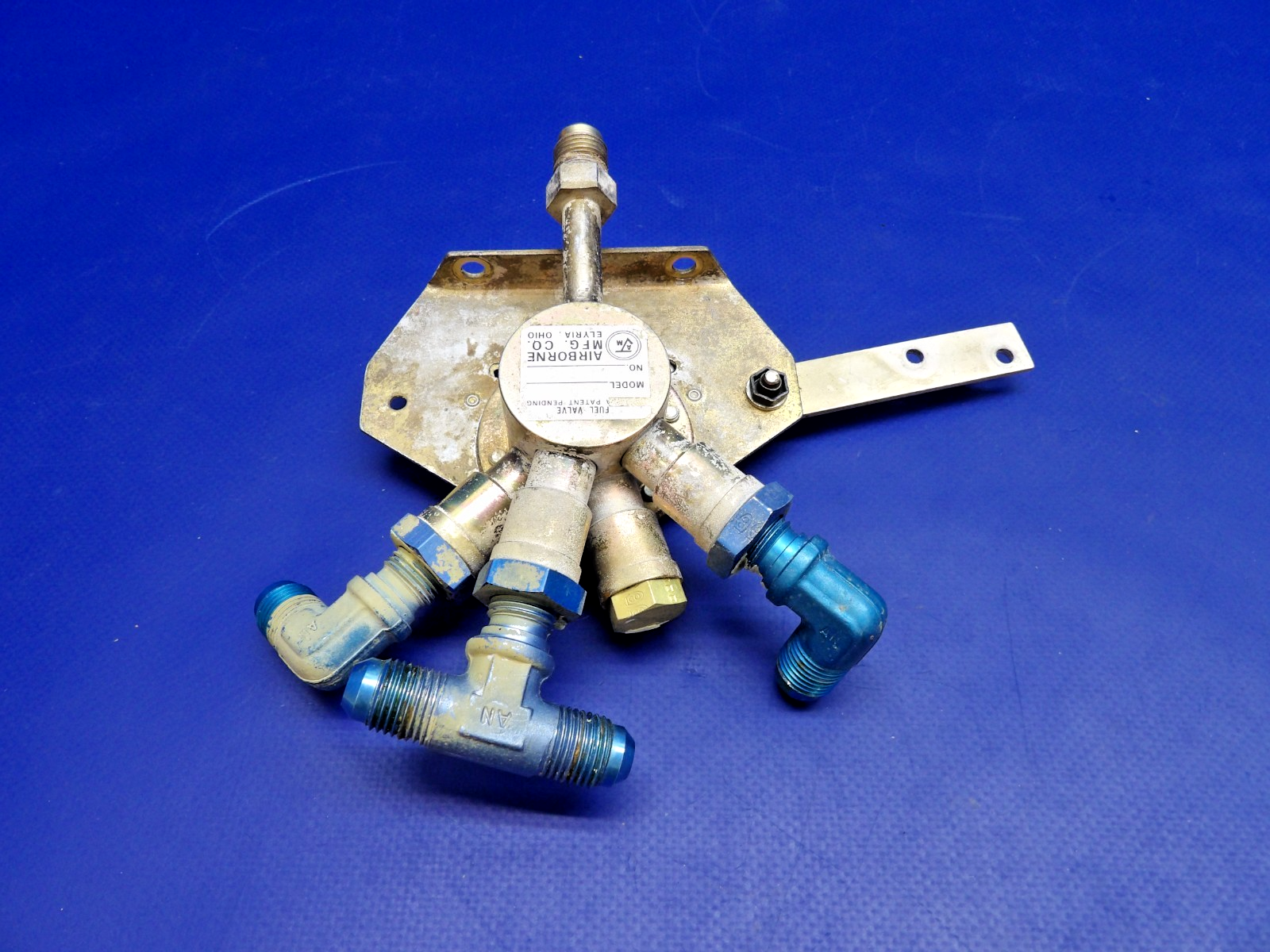 Cessna 337 / 337D Skymaster Airborne Fuel Valve P/N 1H12-2 Model 8N (0426-1341)5
