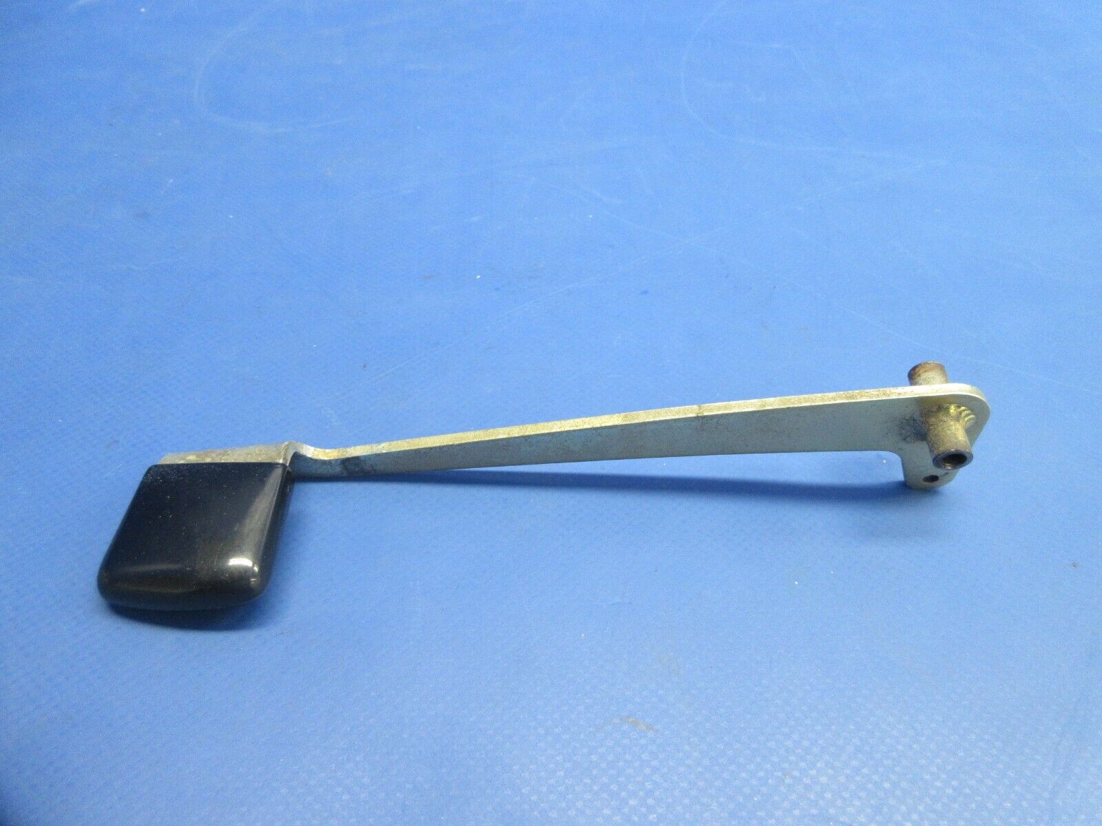 Piper PA-32RT-300T Lance II Cabin Door Interior Handle P/N 79515-13 (0924-896)