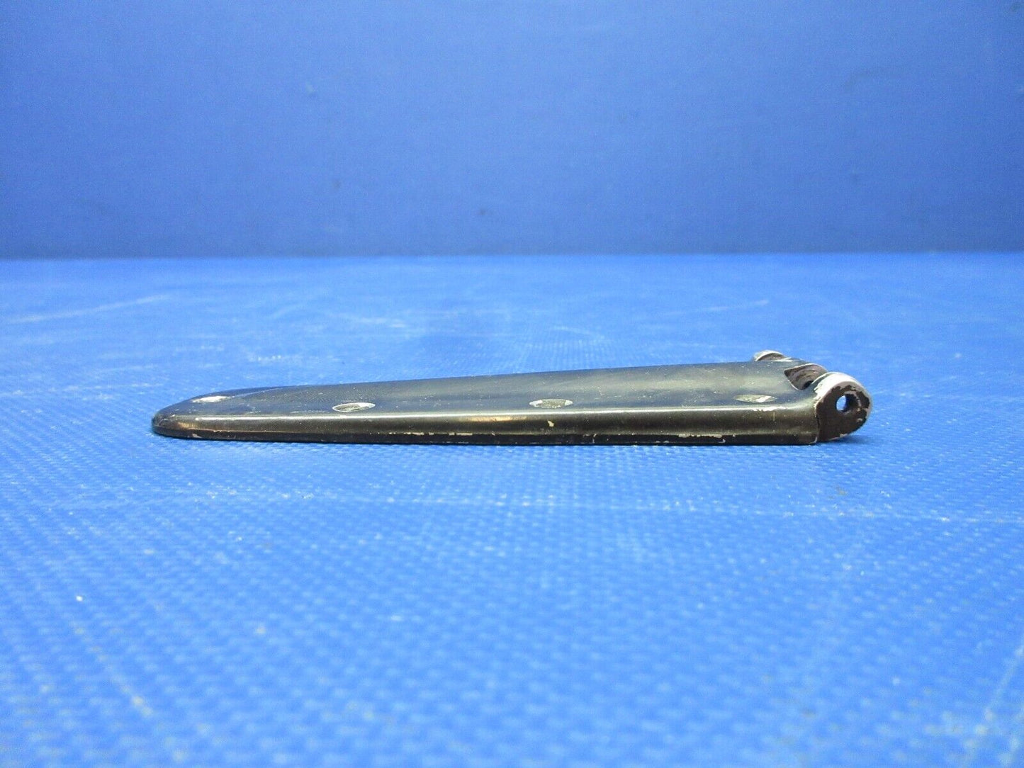 Cessna 180 / 180K Cabin Door Hinge Lower RH Rear P/N 0711037-4 (0924-1207)