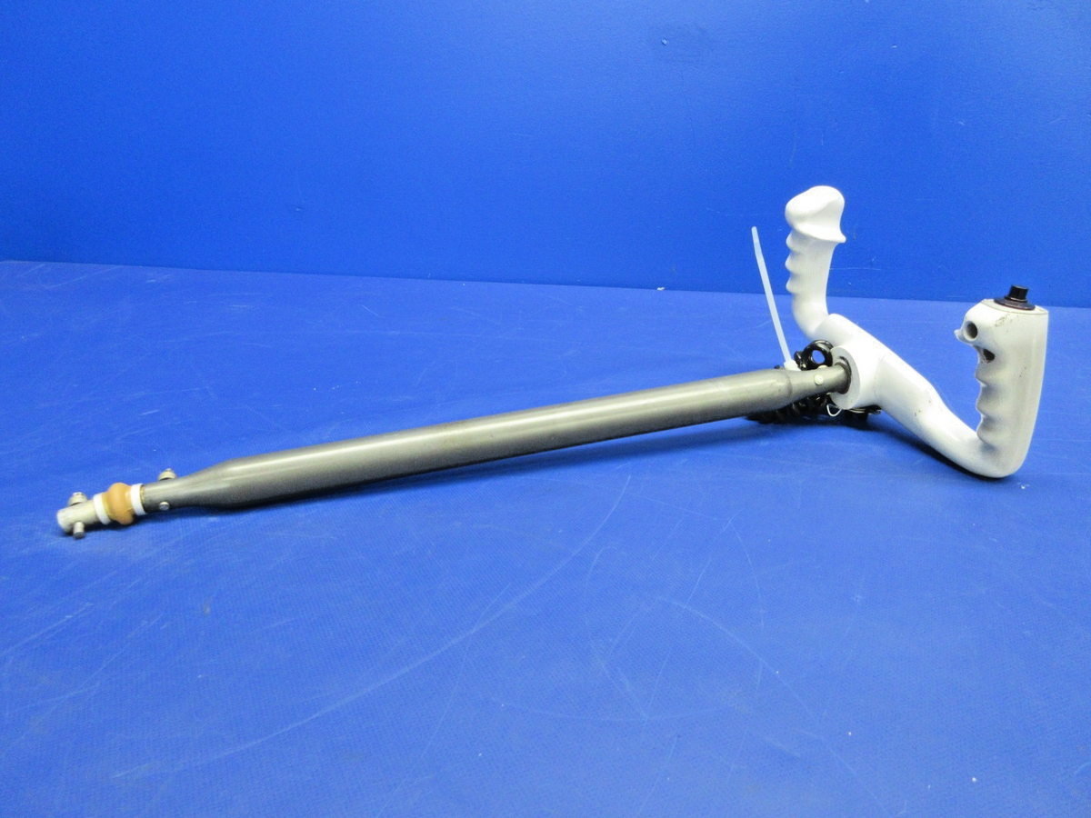 Beech 76 Duchess Pilot Control Wheel / Yoke P/N 35-380060-35 (0526-835)10
