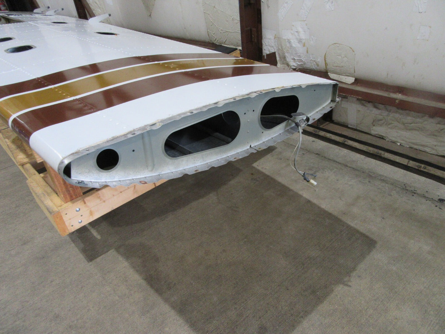 1977 Piper PA-28R-201T Arrow RH Wing P/N 35630-921 (0822-102)6