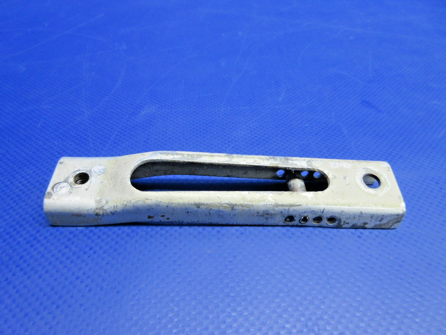 Beech D95A Travel Air Cabin Door Upper Latch Channel P/N 35-410456-27 (0326-829)0