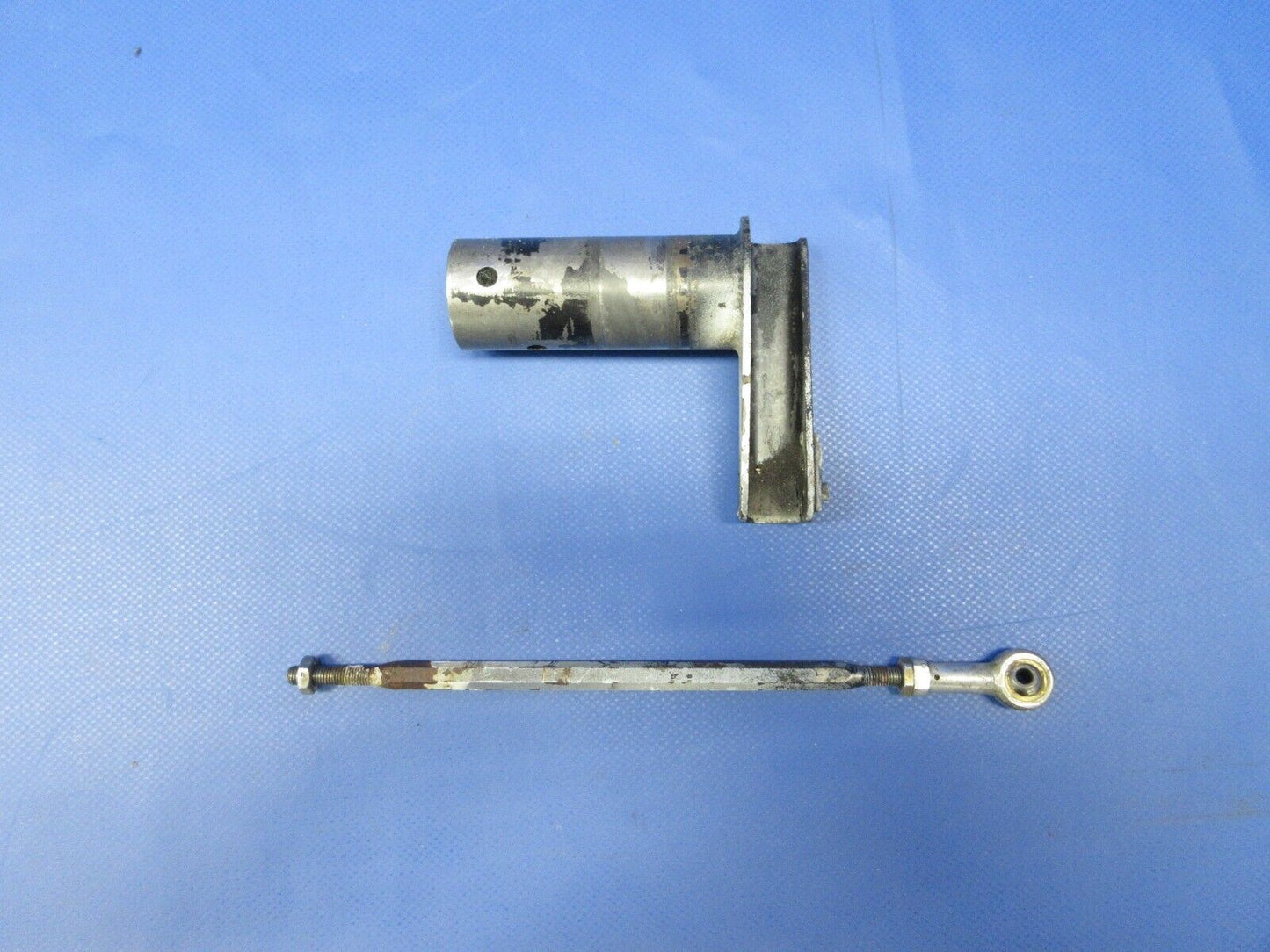 Piper PA-34-200T Seneca II Flap Torque Tube & Rod Assy LH  62764-00 (0524-1232)