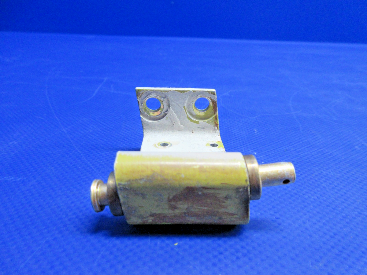 Beech 95-B55 Baron Cabin Door Upper Hinge 35-400018-12 (0926-862)5