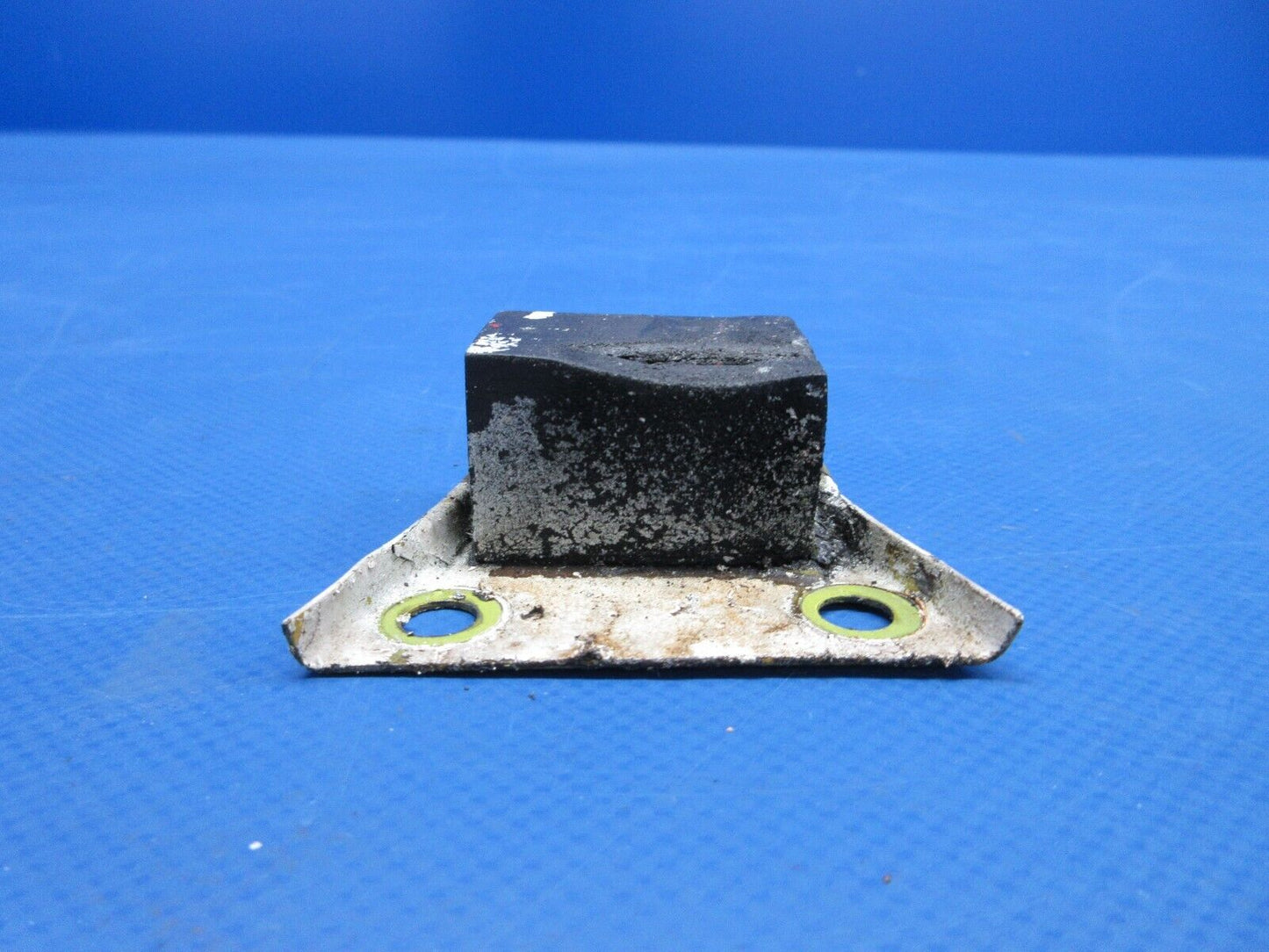 Piper PA-23-250 Aztec Landing Gear Bumper Assy P/N 17518-00 (0624-1336)