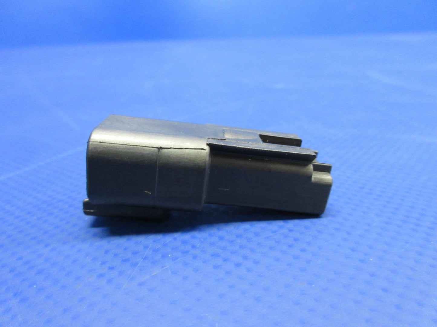 Cirrus Tanis Harness Plastic Socket P/N TCP2598 LOT OF 5 NOS (0326-993)6