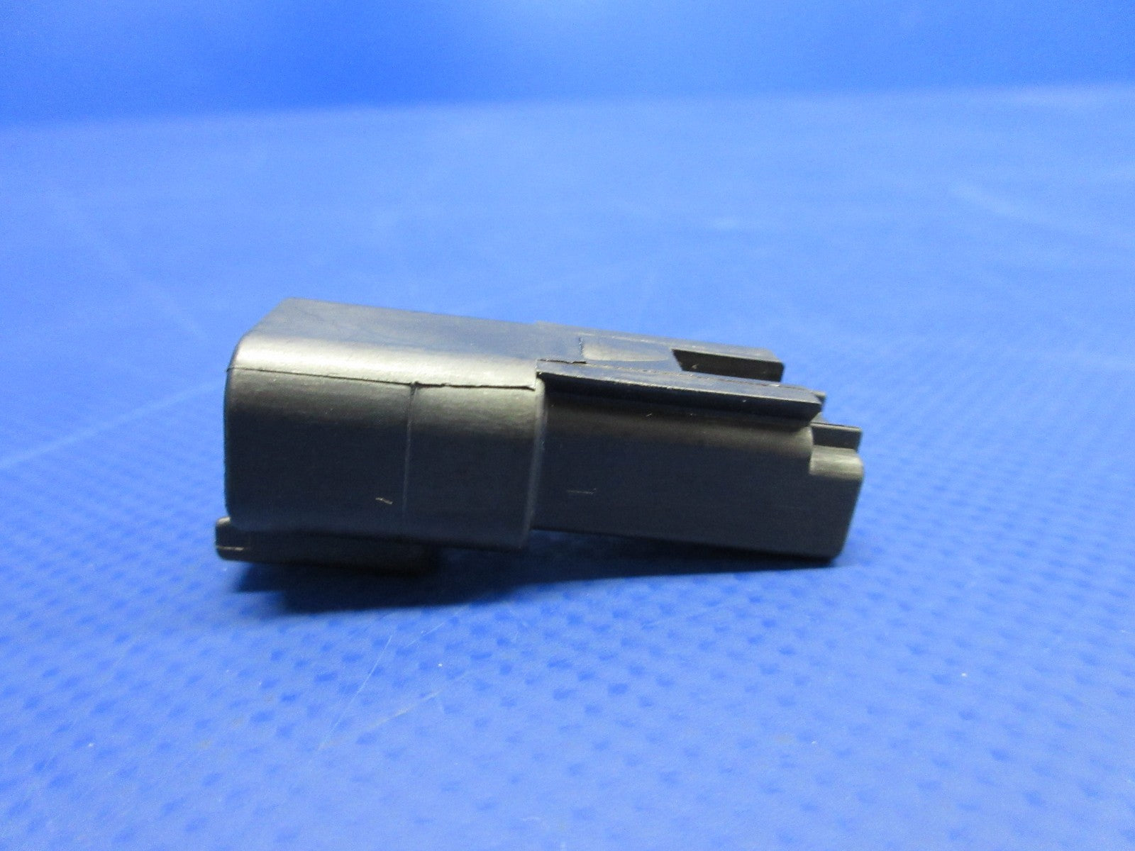 Cirrus Tanis Harness Plastic Socket P/N TCP2598 LOT OF 5 NOS (0326-993)6
