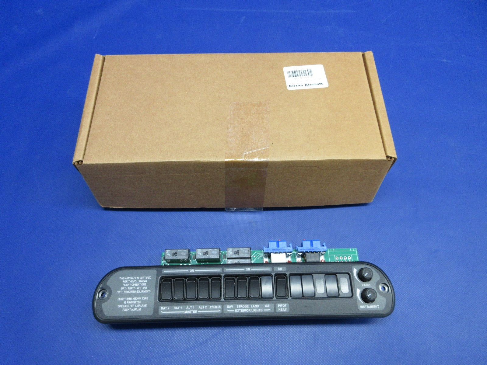 Cirrus SR20 / SR22 No Ice Lights Bolster Switch Panel 24900-005 NOS (0326-716)1
