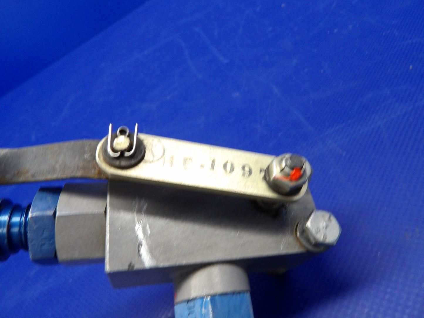 Beech D95A H&E Propeller Governor Accumulator Valve P/N HE721-3 (0326-409)6