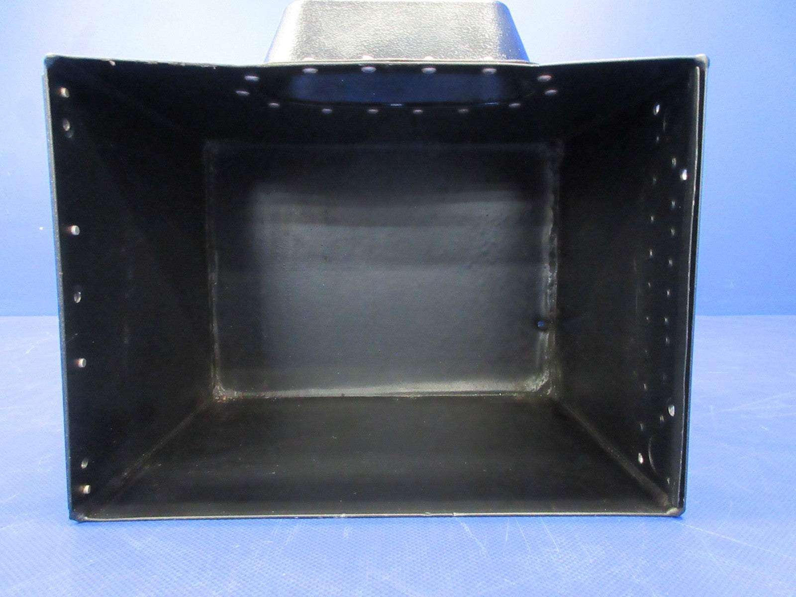 Beech 95 / D95A Travel Air Battery Box w/Lid P/N 95-410005-611 (0326-842)12