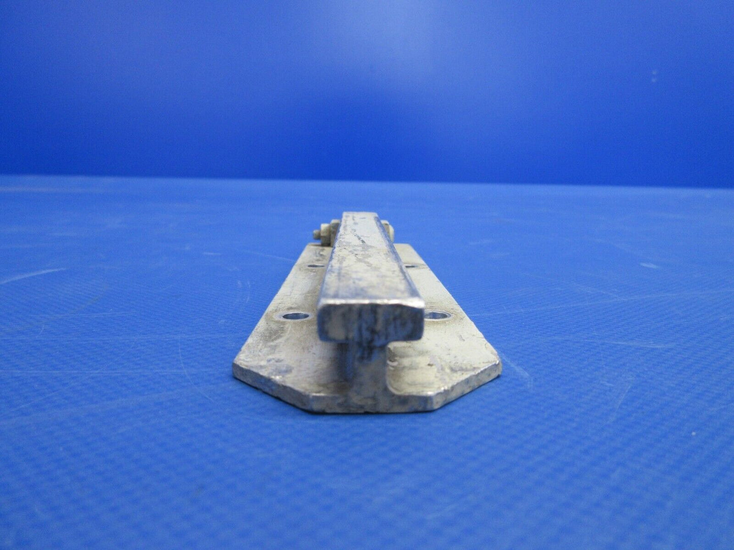 Beech 95 / D95A Travel Air Front Seat Track P/N 95-42017-5 (0524-1101)