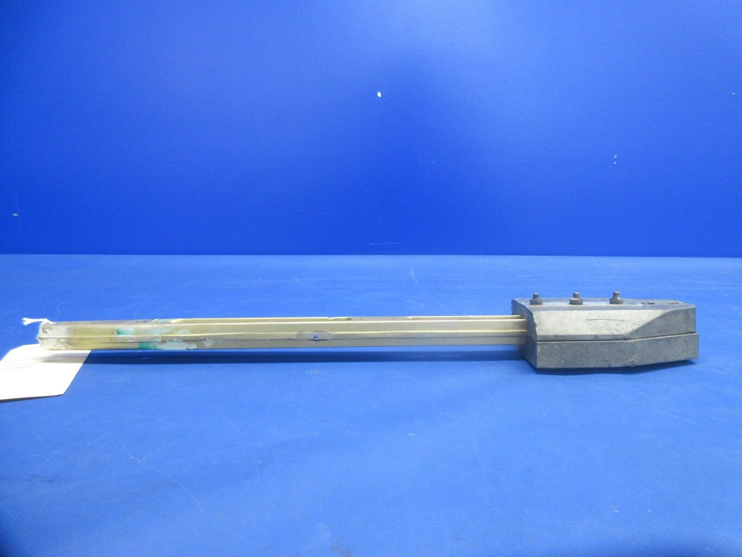 Cessna 177 / 177B Cardinal Balance Weight & Arm Assy P/N 1732034-1 (0924-2002)